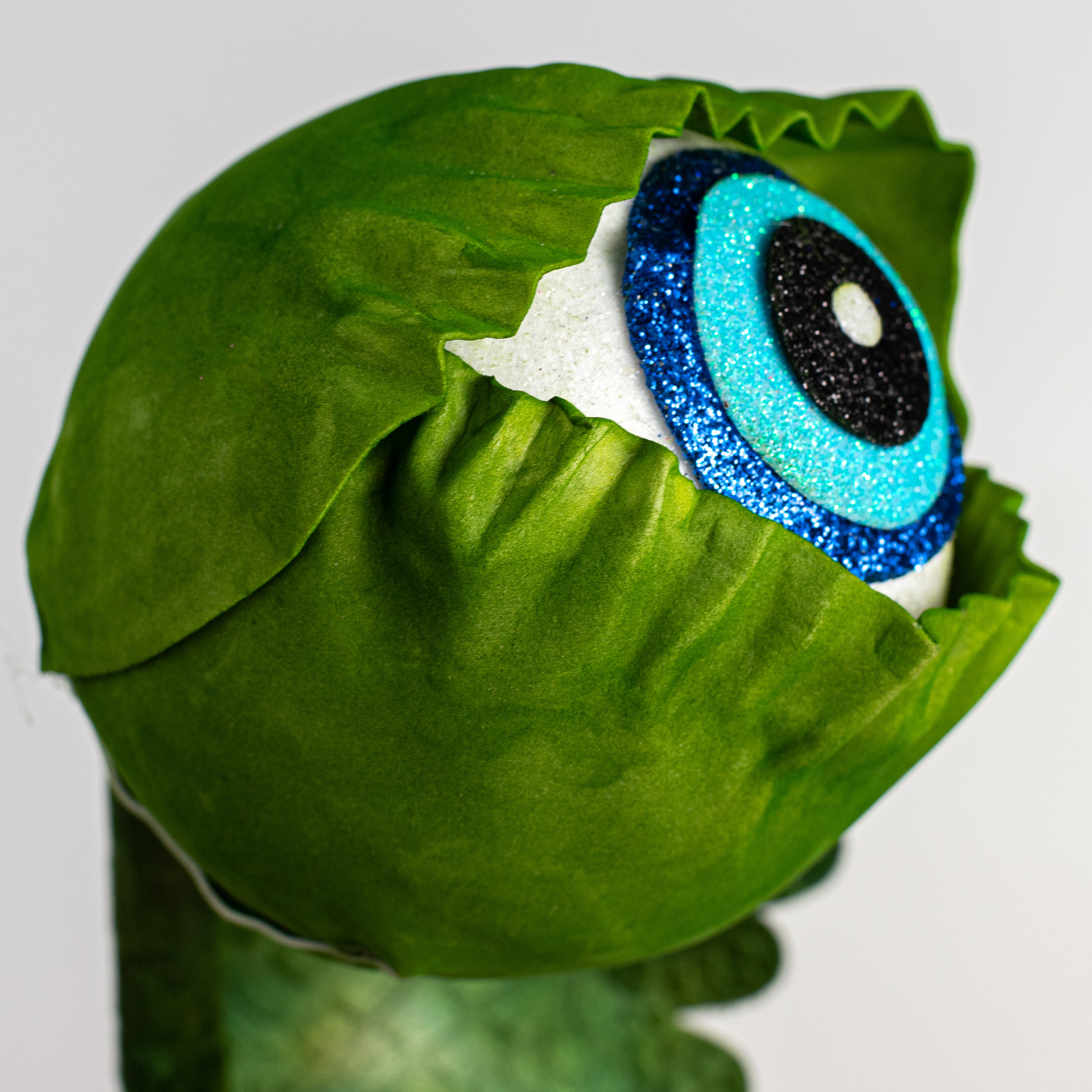 24" Venus Flytrap Eyeball Pick Lifestyle Photo