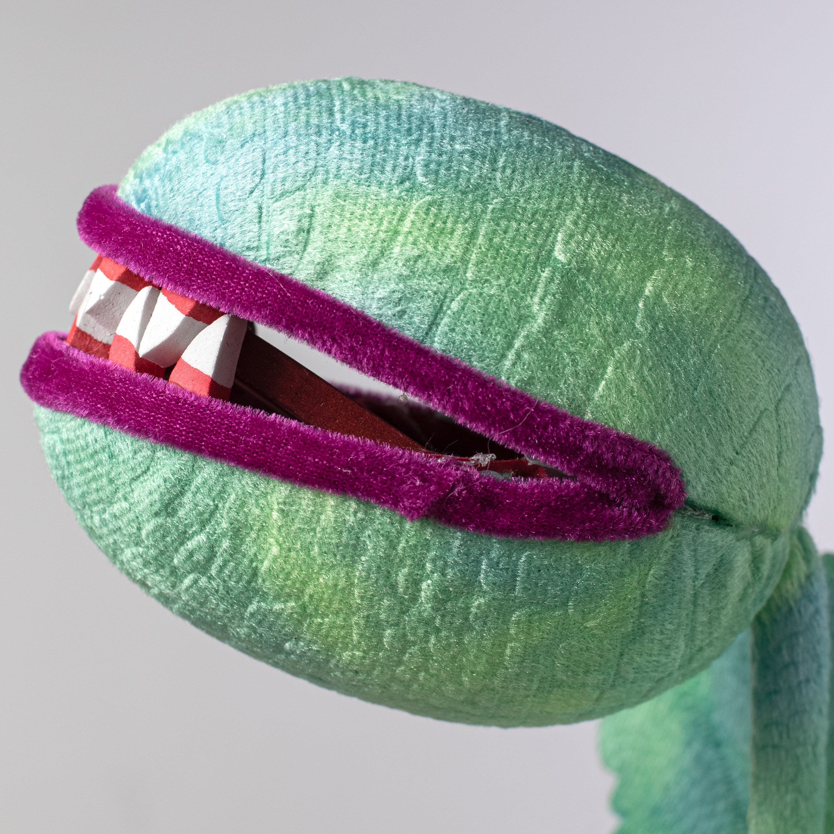 23" Venus Flytrap Mouth Pick (5") Lifestyle Photo