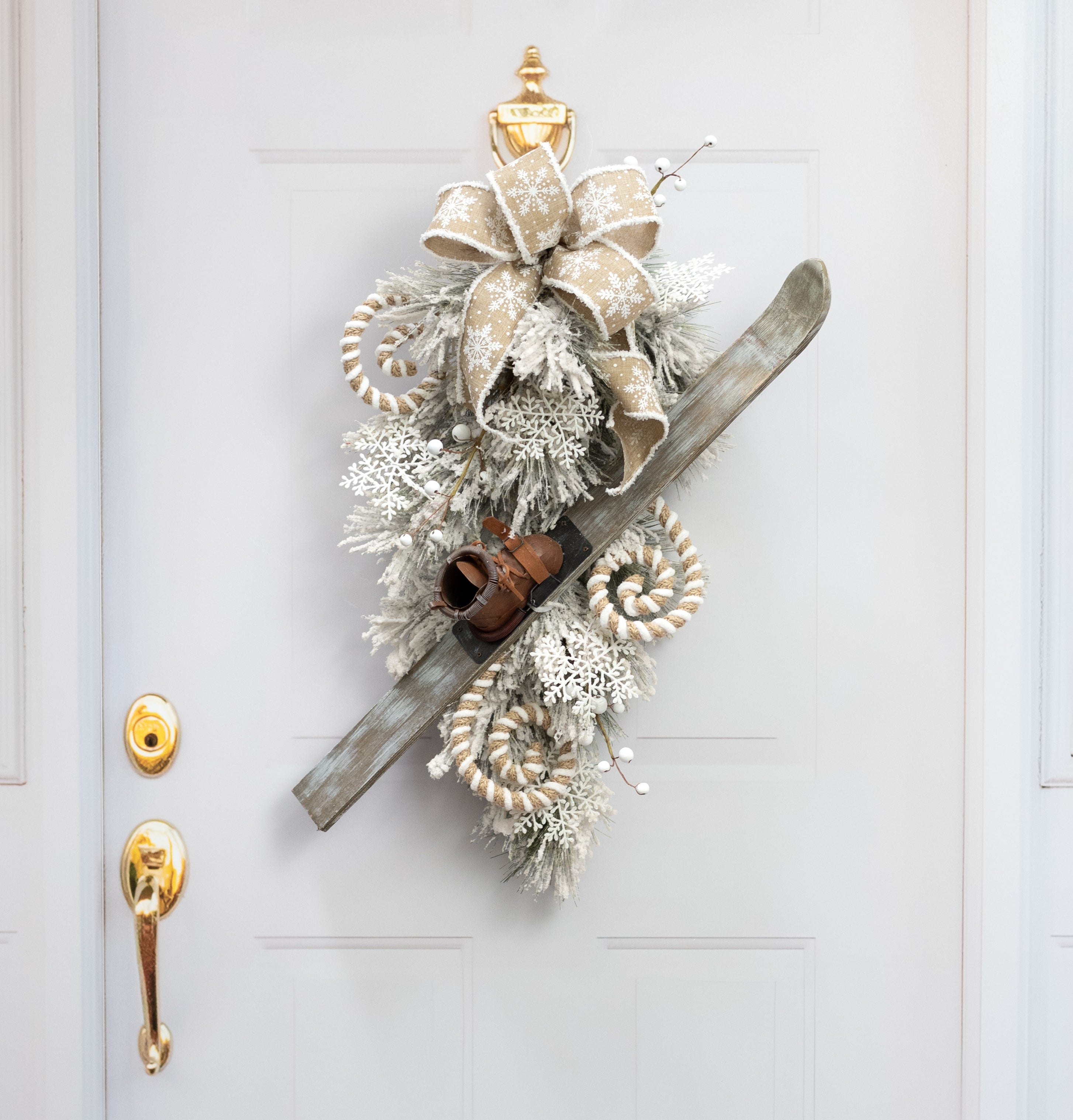 30" Vintage Snow Ski Decor Lifestyle Photo