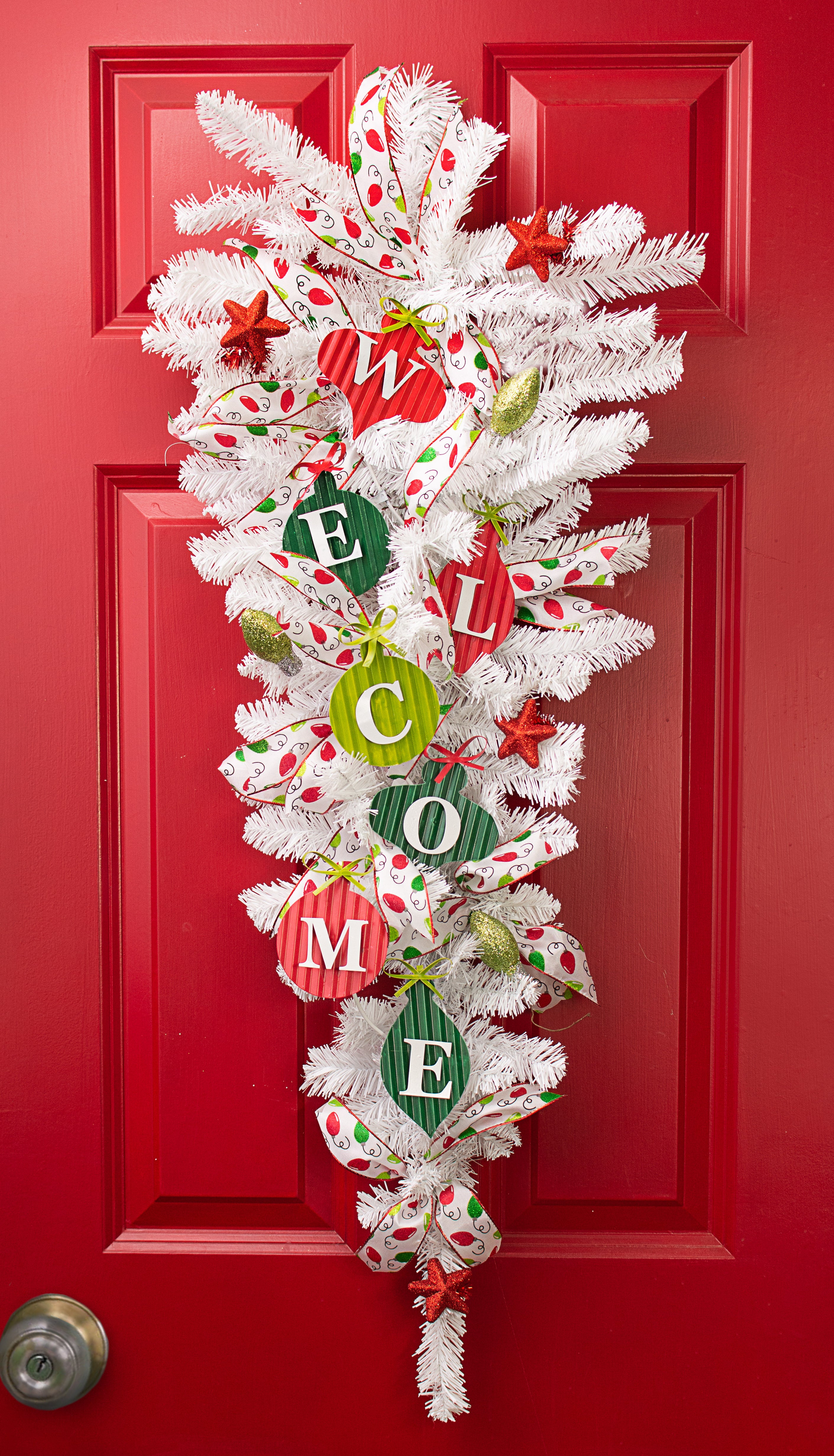 25" Welcome Ornament Banner Lifestyle Photo