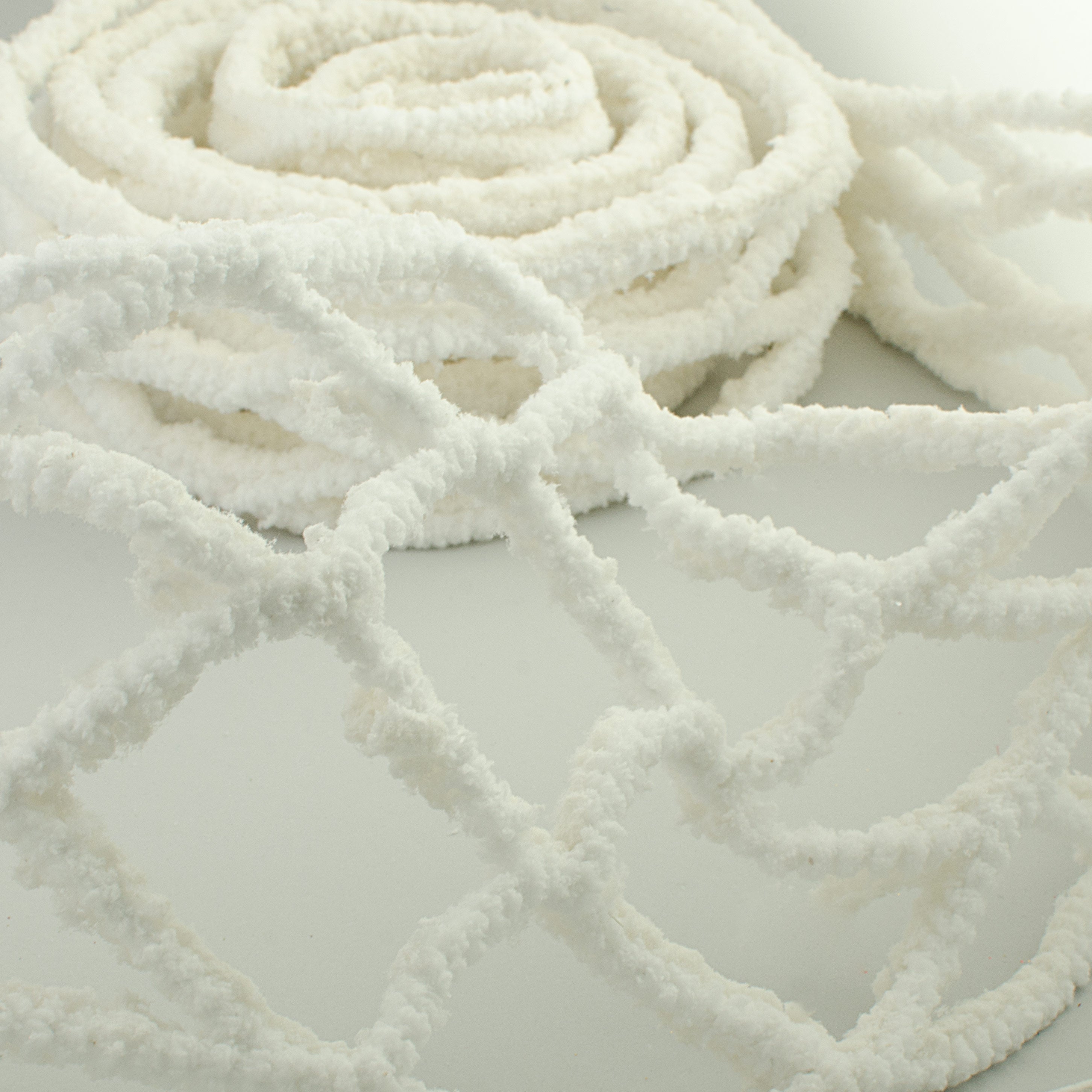 4" White Flocked Snow Net Ribbon (118") detail photo 3