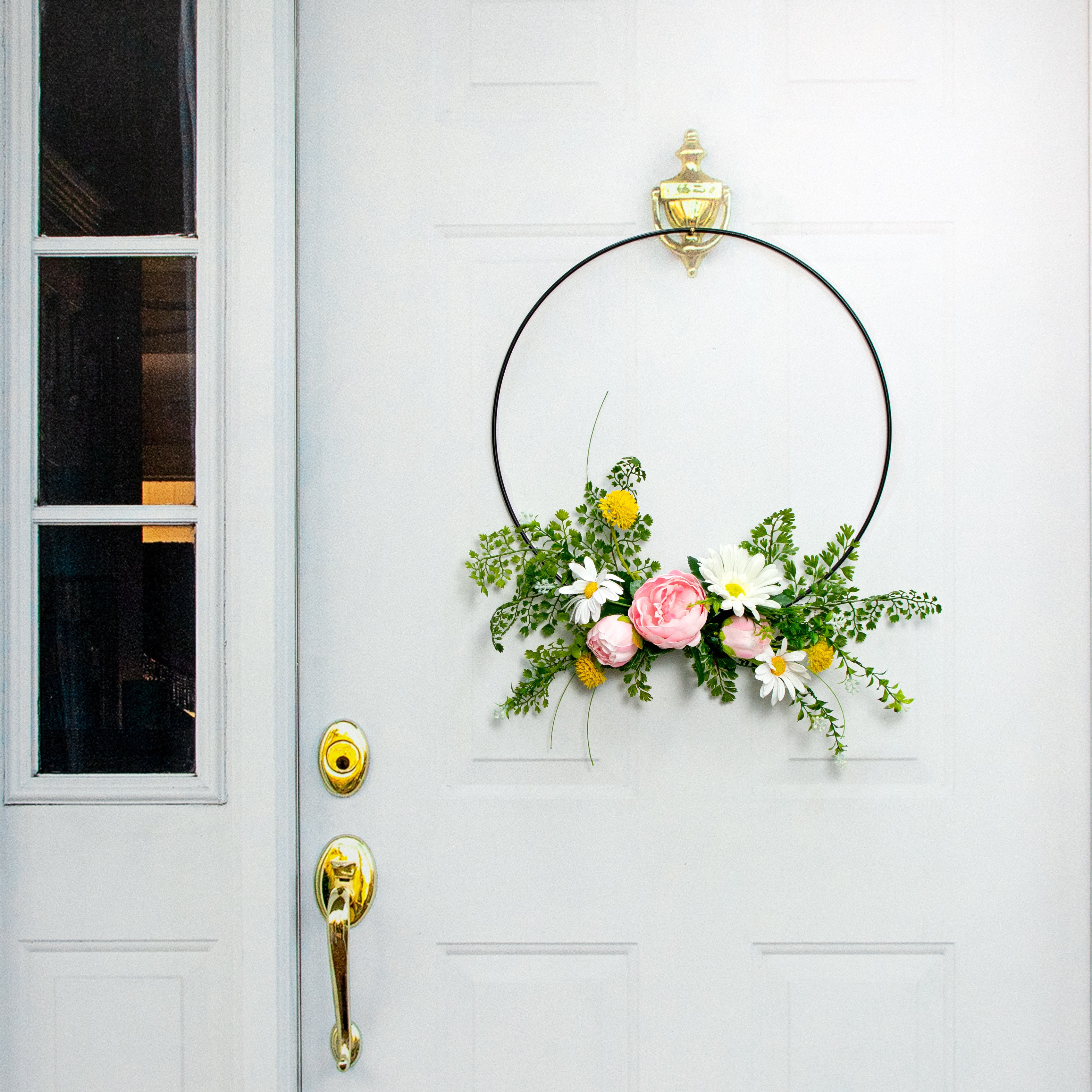 18" Wire Ring Wreath: Black Lifestyle Photo