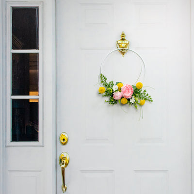 12" Wire Ring Wreath: White Lifestyle Photo