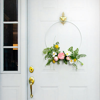 18" Wire Ring Wreath: White Lifestyle Photo