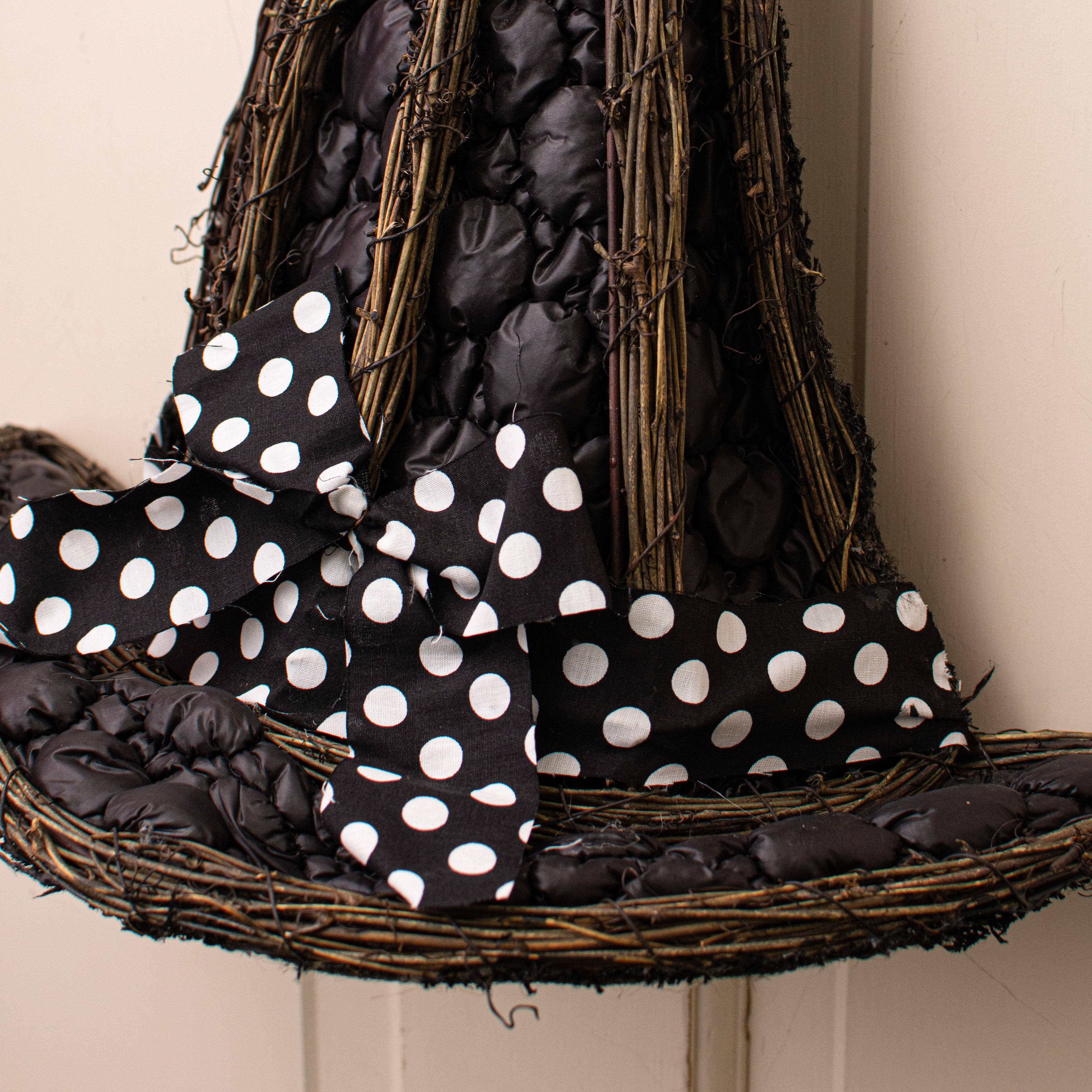 18" Witch Hat Grapevine Hanger detail photo 3