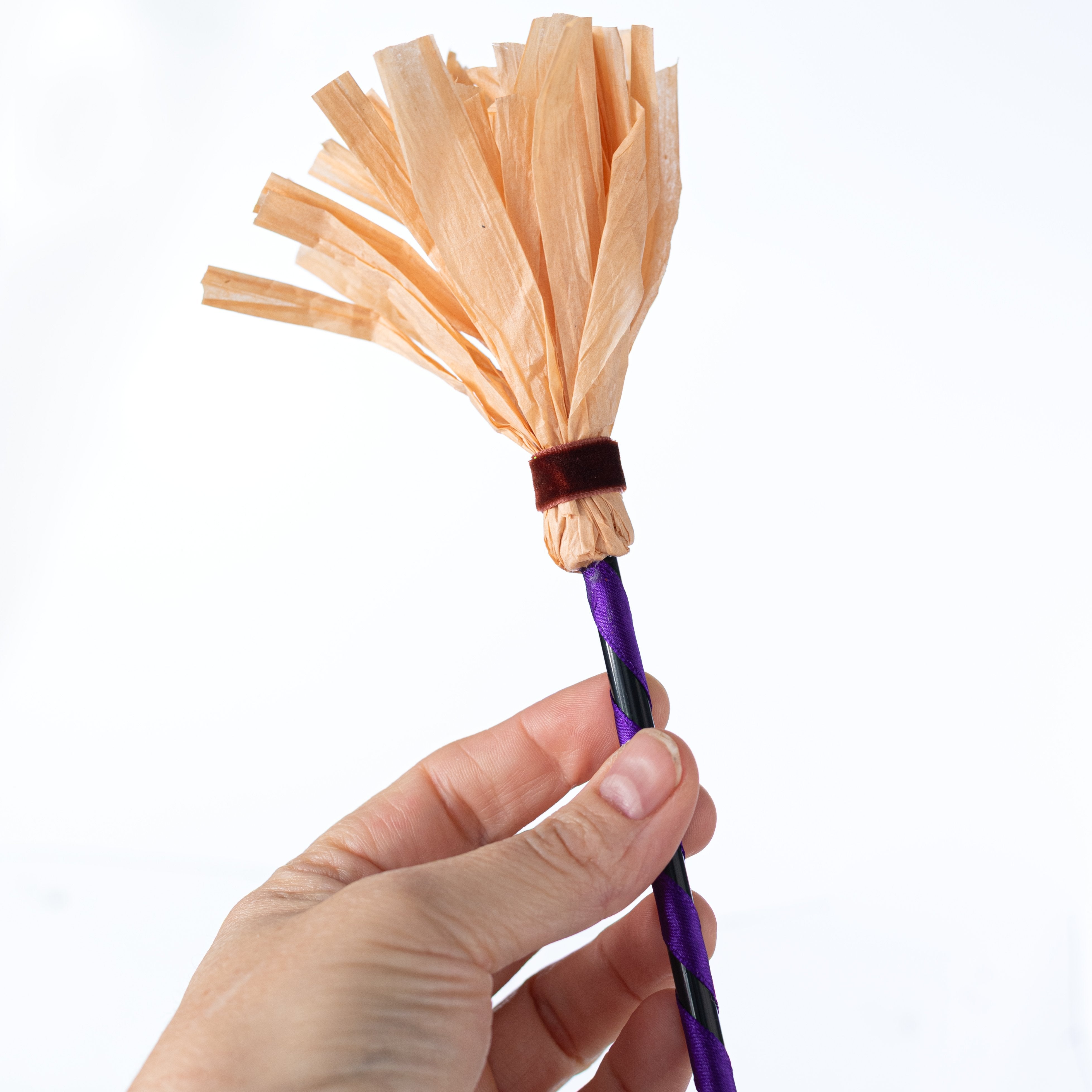 Witch Head, Hands & Broom Wreath Accent Kit detail photo 3