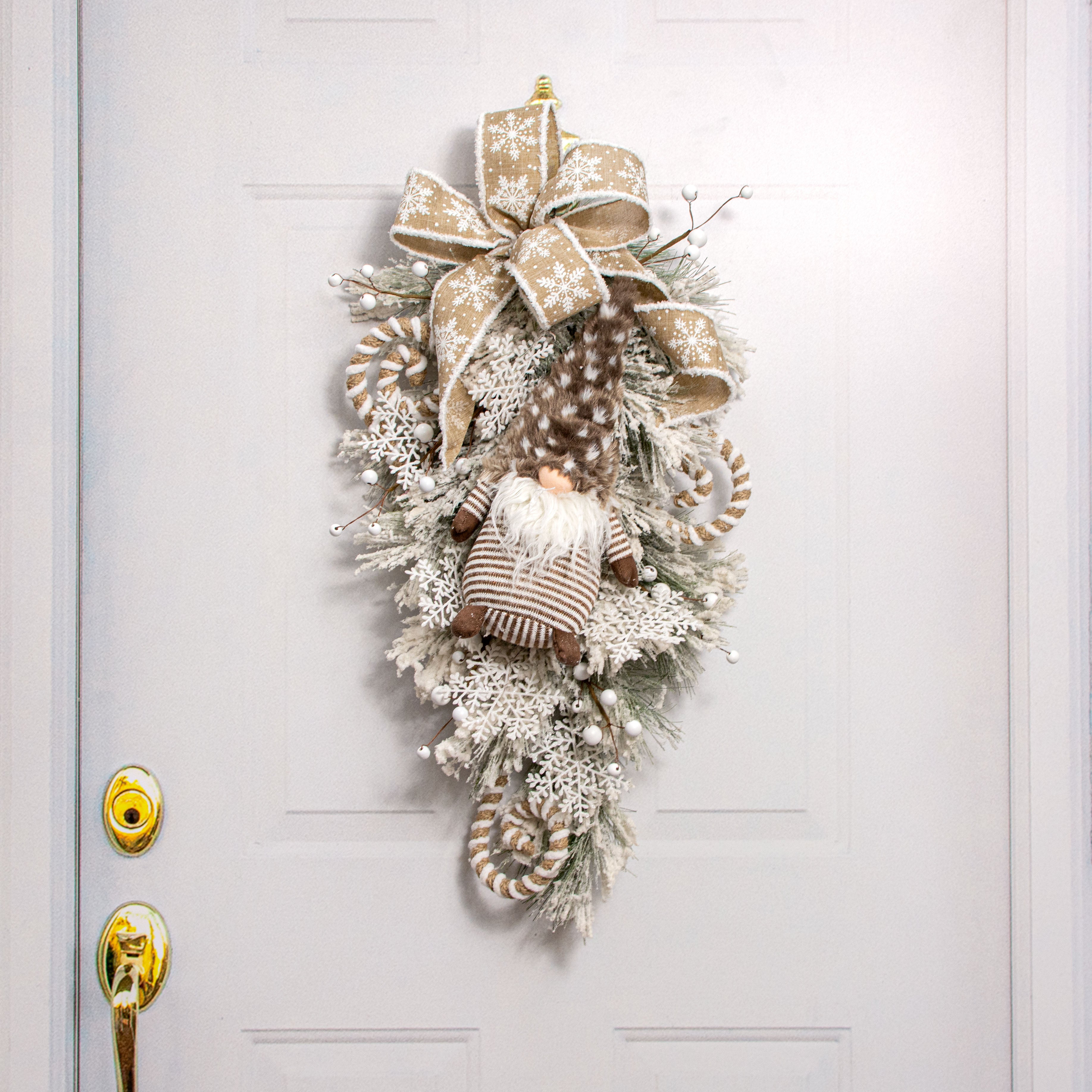 28" Wooden Bead Spray: White Lifestyle Photo