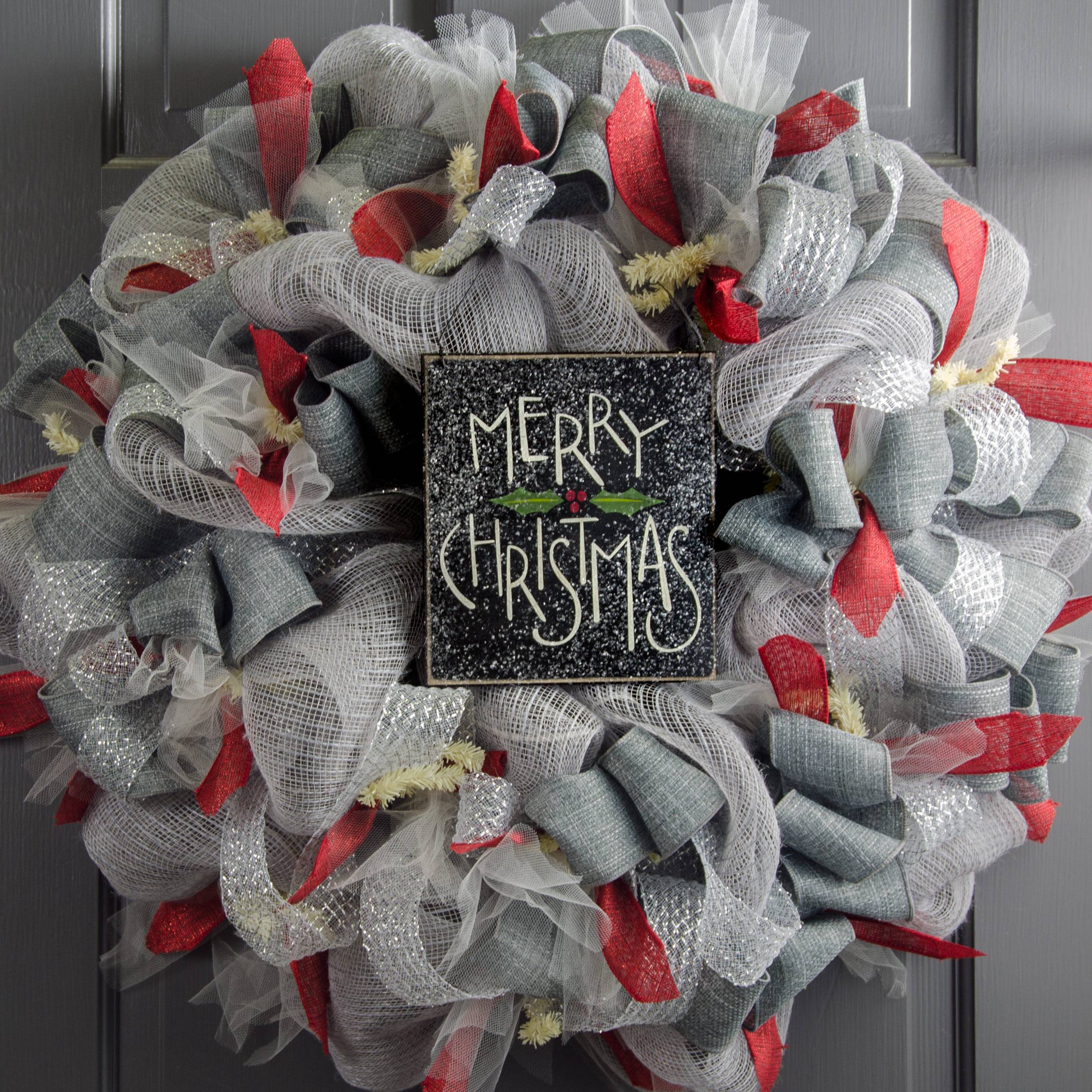 Wooden Christmas Sign: Merry Christmas (6.25" x 7") detail photo 3