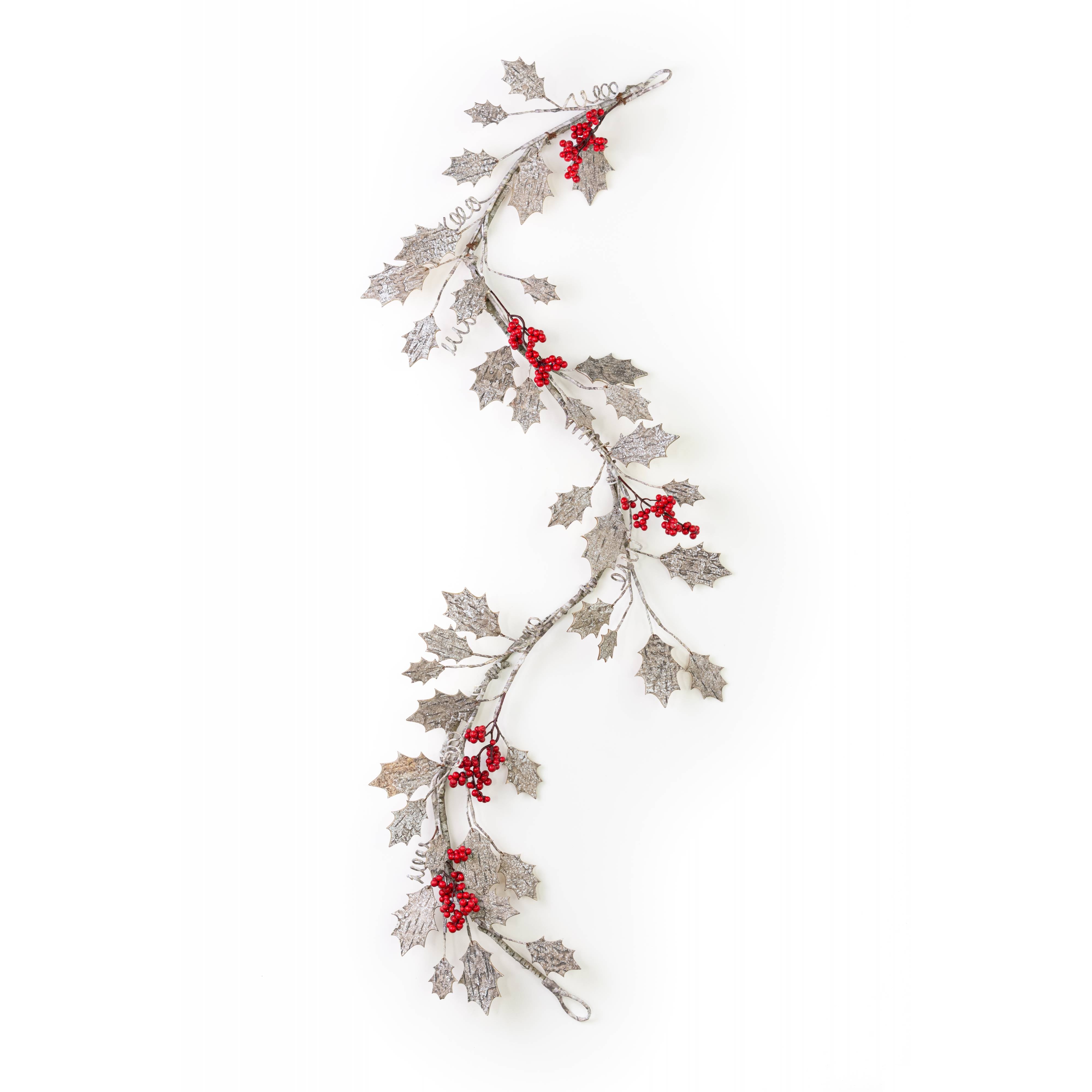 5' Wooden Holly Garland detail photo 5