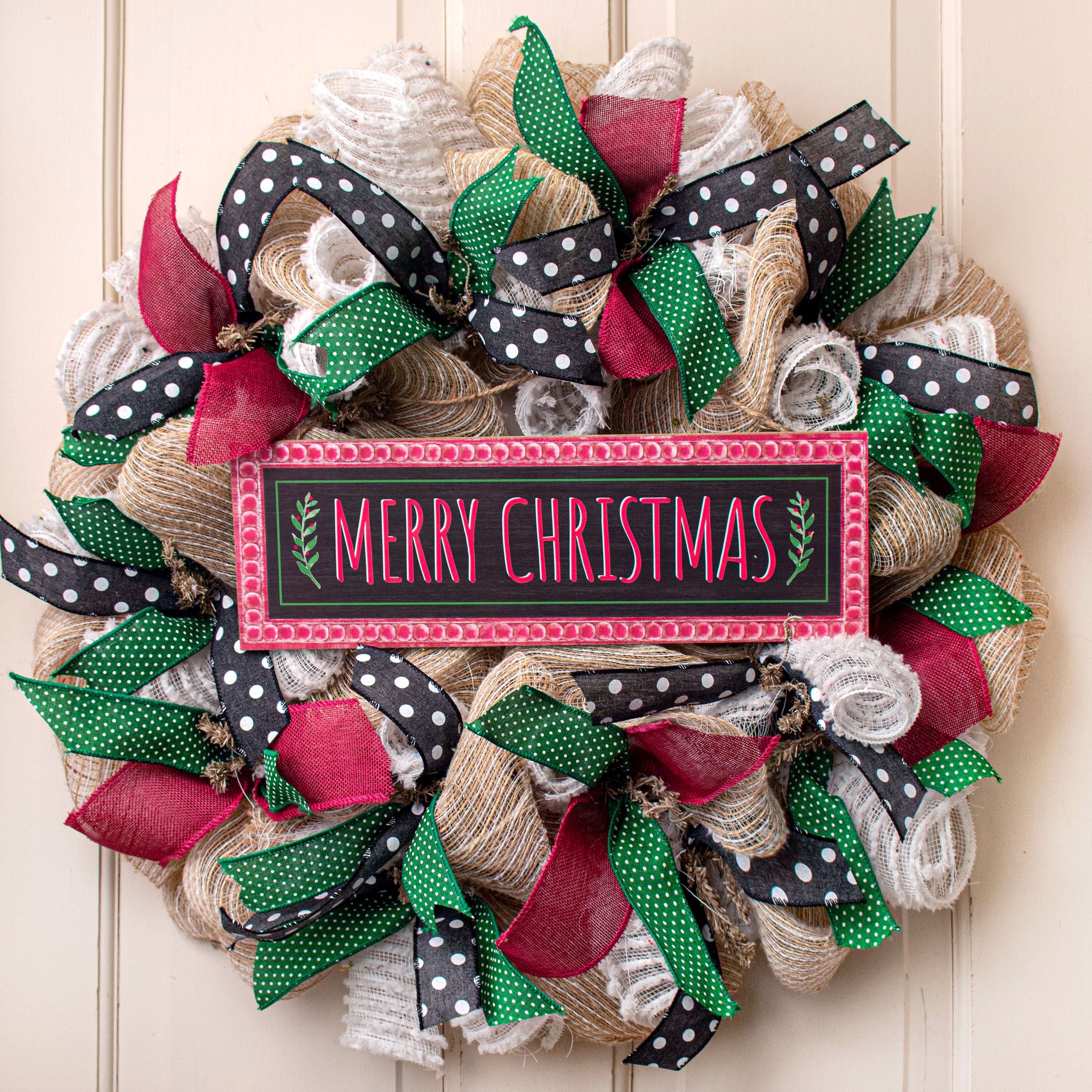 15" Wooden Sign: Bead Edge Merry Christmas Lifestyle Photo
