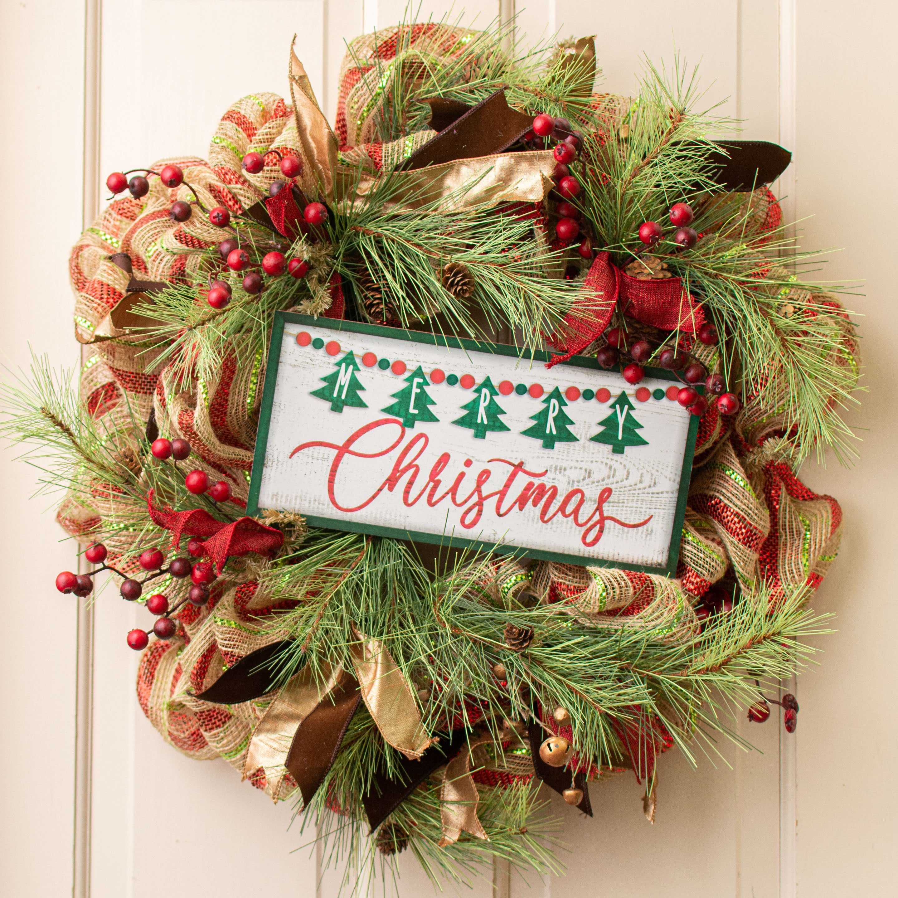 12" Wooden Sign: Merry Christmas Bead Garland Lifestyle Photo