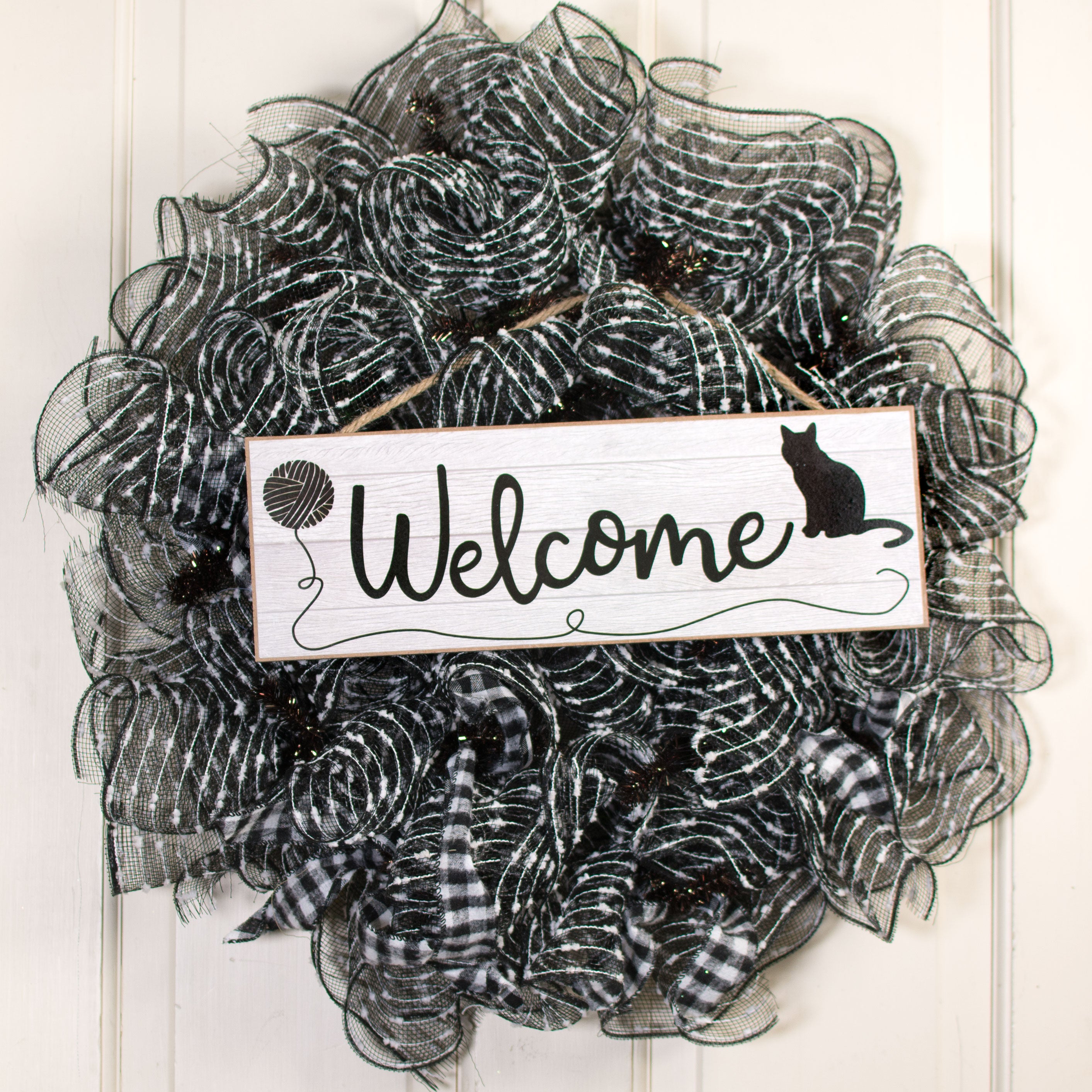 15" Wooden Sign: Welcome Cat Lifestyle Photo