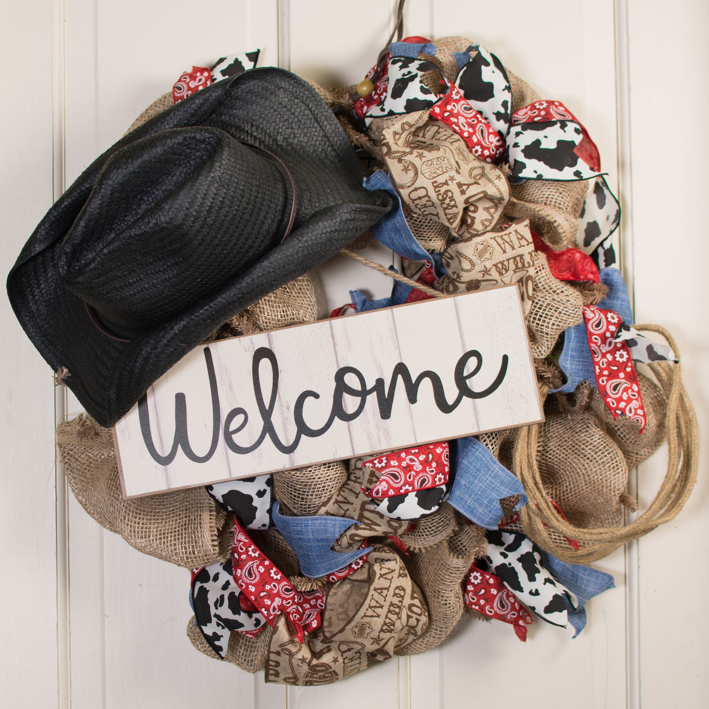 15" Wooden Sign: Welcome Fence Lifestyle Photo