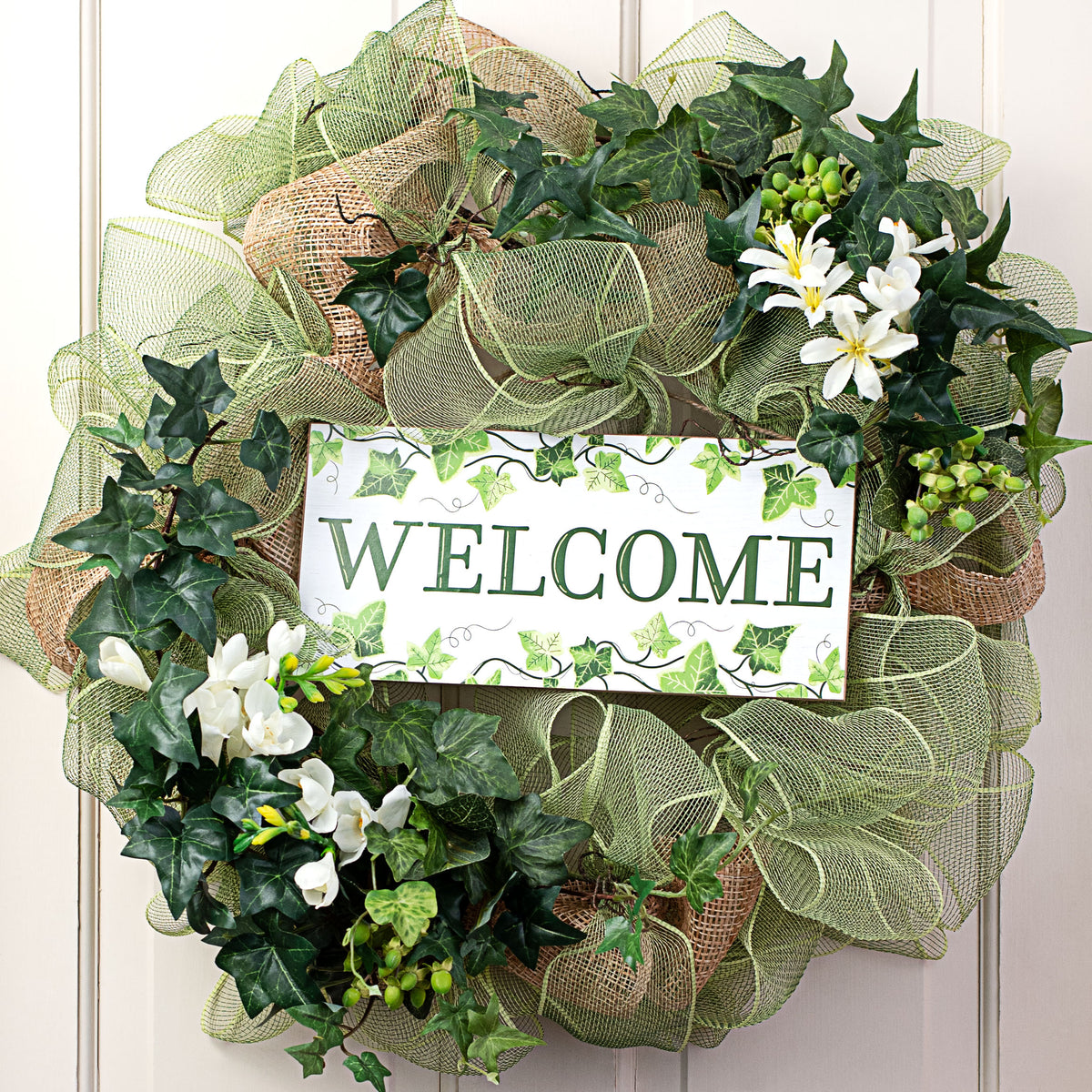 12" Wooden Sign: Welcome Ivy Lifestyle Photo