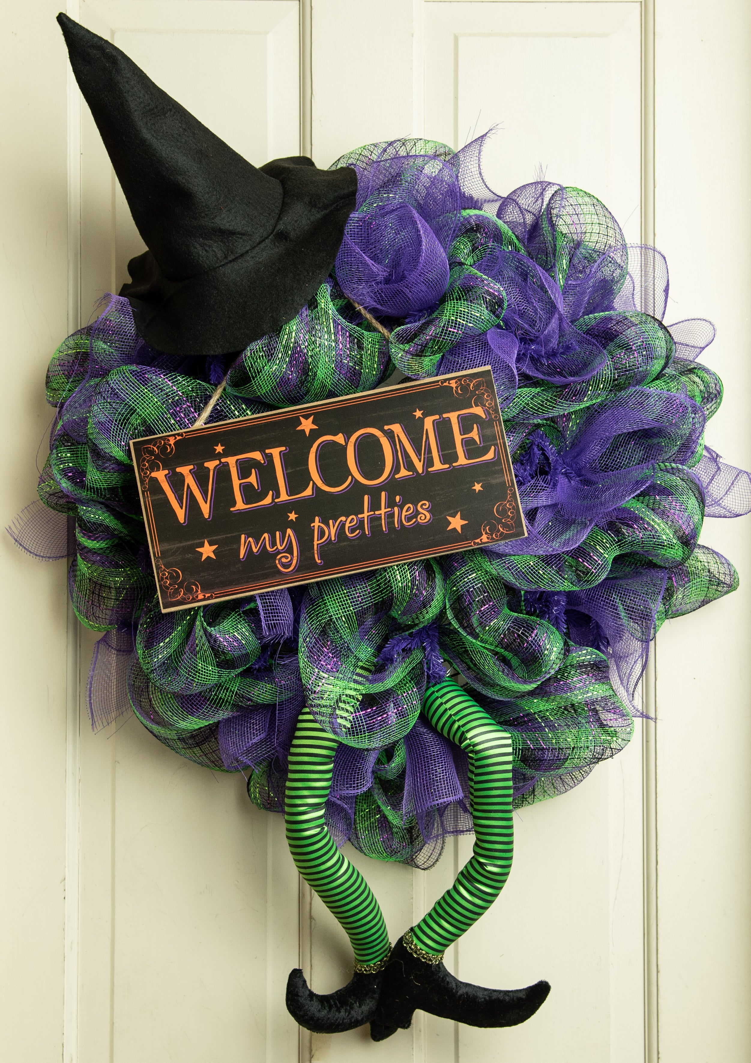 12" Wooden Sign: Welcome My Pretties Lifestyle Photo