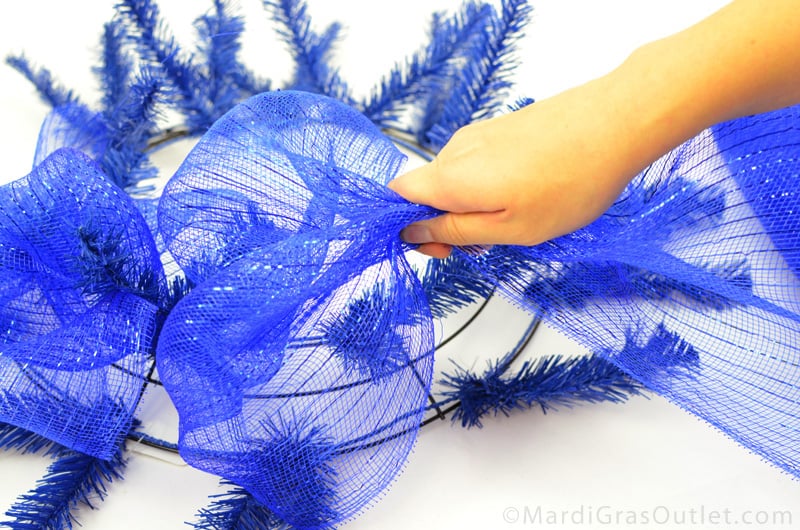 15-24" Work Wreath Form: Royal Blue detail photo 3