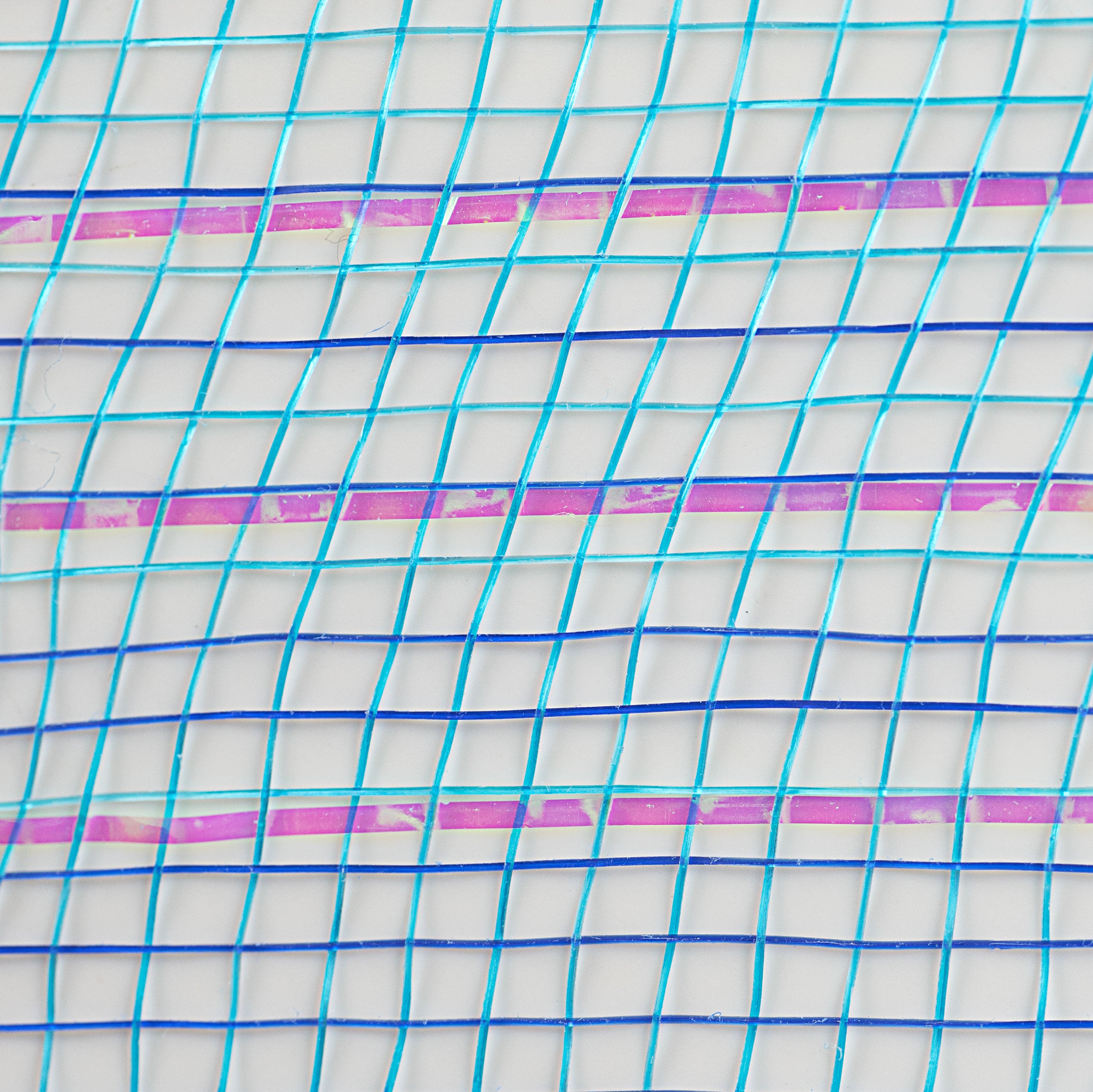 21" Poly Deco Mesh: Blue Iridescent Ombré