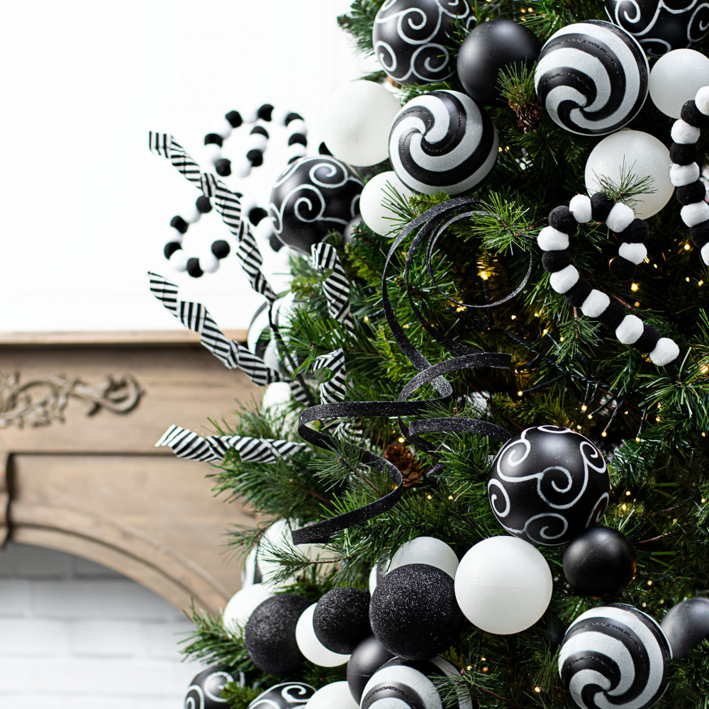 6' Effortless Ornament Garland: Black & White